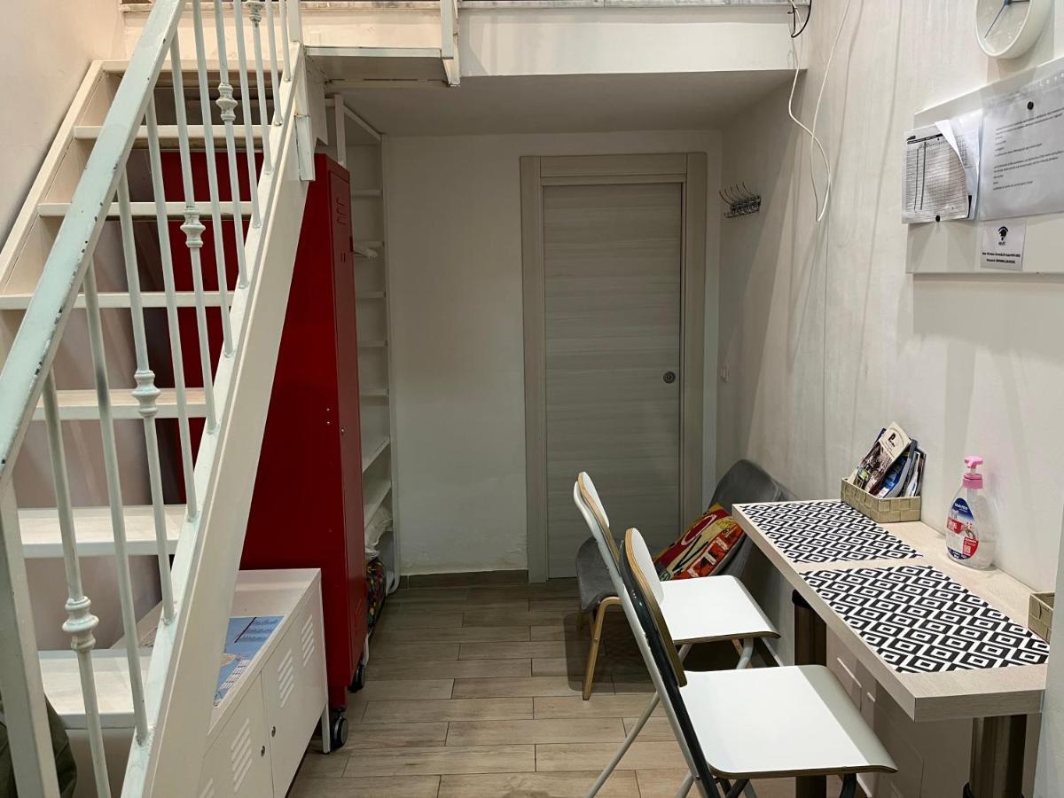 La Casina Di Lia In Via Dei Tribunali Neapel Exterior foto