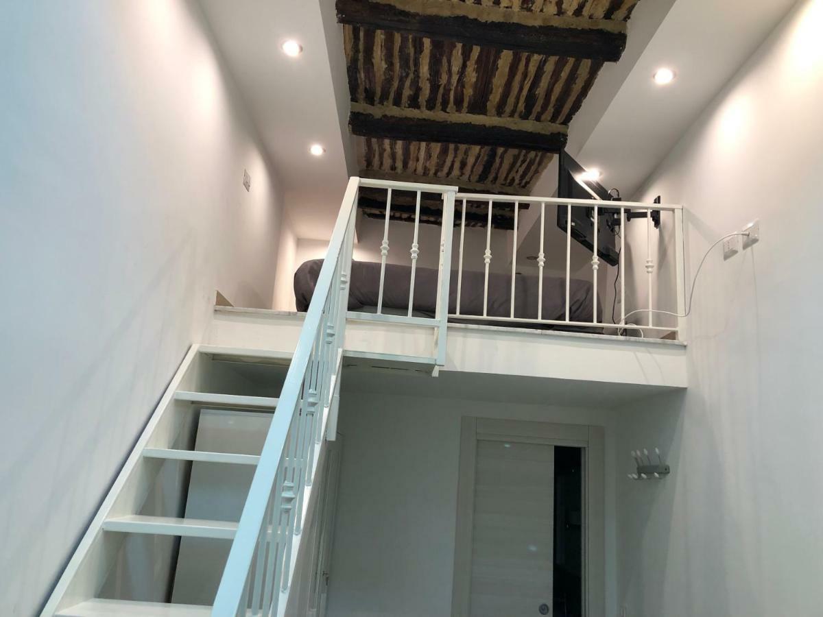 La Casina Di Lia In Via Dei Tribunali Neapel Exterior foto